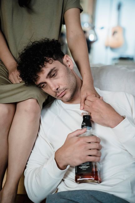 Descoperă impactul consumului de alcool asupra depresiei și rolul sprijinului specializat