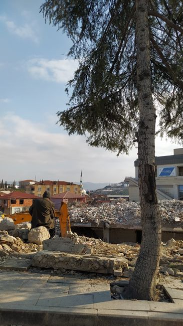 Primăria Sibiu demolează clădiri ilegale, inclusiv o construcție de 100.000 de lei în Turnișor