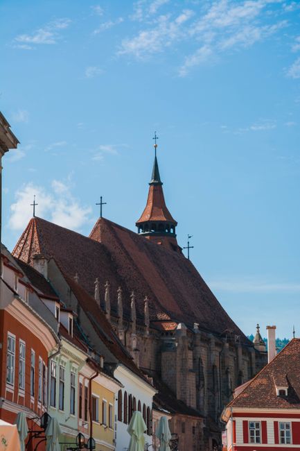 Biserica fortificată din Brașov, jefuită de piese de port săsesc în valoare de 2.000 de euro