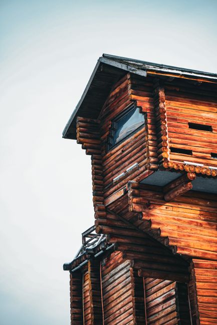 Descoperă casa unică din Ieud, o capodoperă din lemn realizată de meșterul Ștefan Hotico