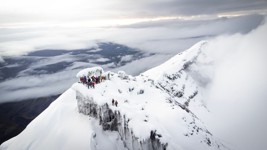 Doi alpiniști din Dâmbovița cuceresc Cotopaxi în expediția Anzii Sud-Americani 2026