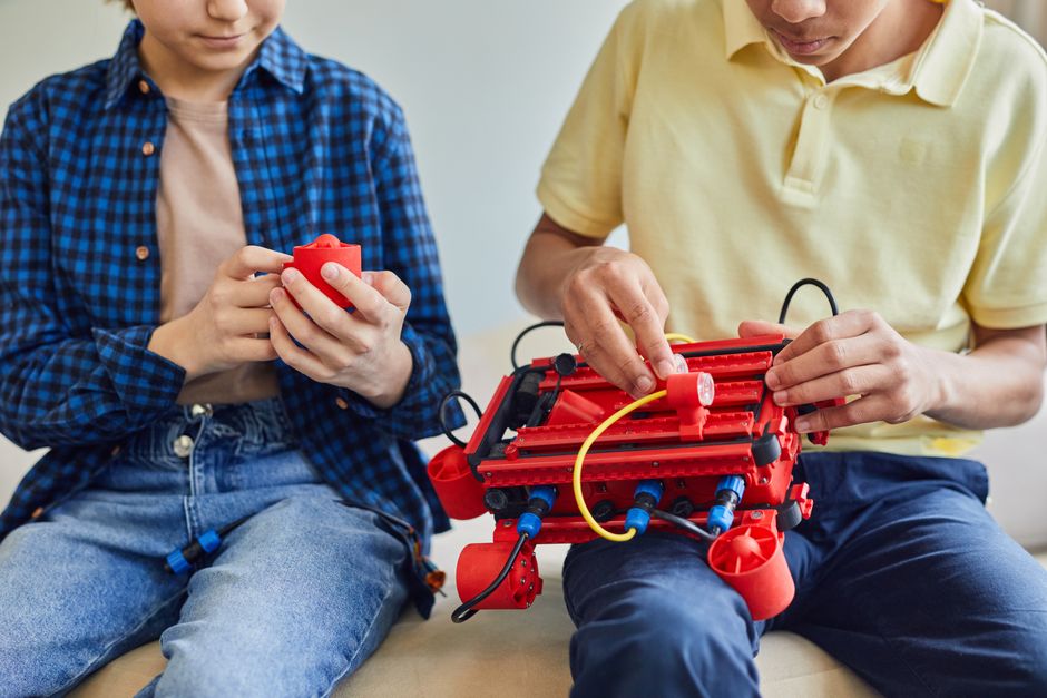 Între imaginație și inovație: Vacanță creativă la Academia de Robotică