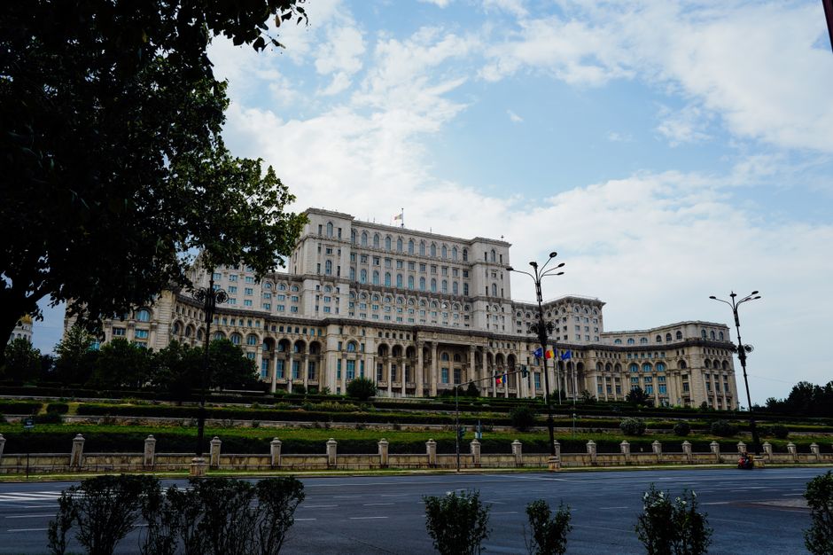 Proiect legislativ inovator pentru vrânceni: racordarea gratuită la utilități pentru prima casă