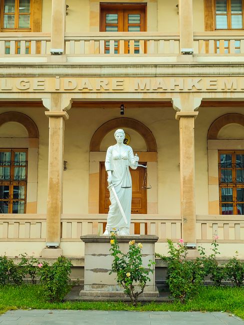 Eveniment de succes la Judecătoria Arad: ziua porților deschise atrage tineri în lumea justiției