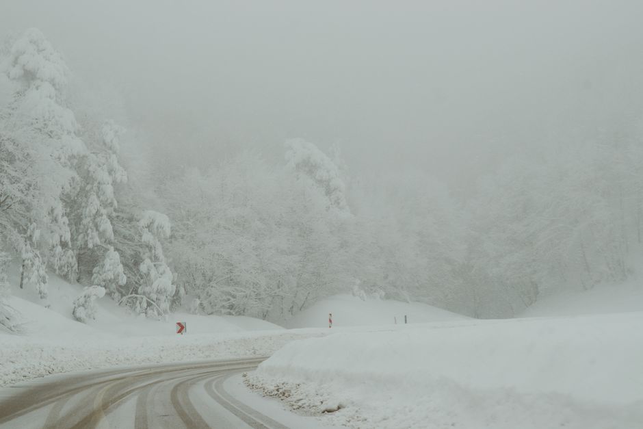 Circulația pe Transfăgărășan a fost suspendată din cauza vremii severe