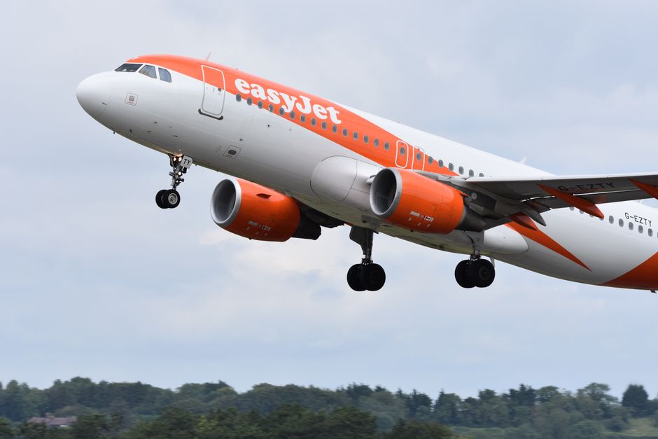EasyJet va oferi internet la bord prin Starlink începând cu 2027