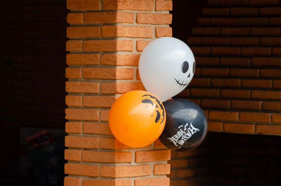 Transformă-te pentru Halloween: trucuri de machiaj care rezistă toată noaptea