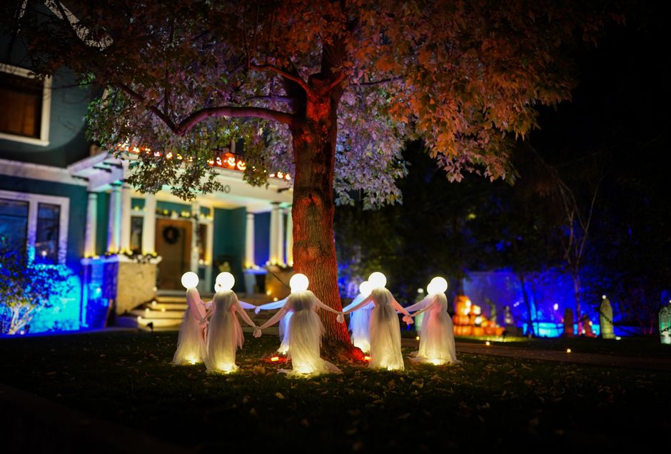 Cum transformă românii casele în decoruri de groază pentru Halloween
