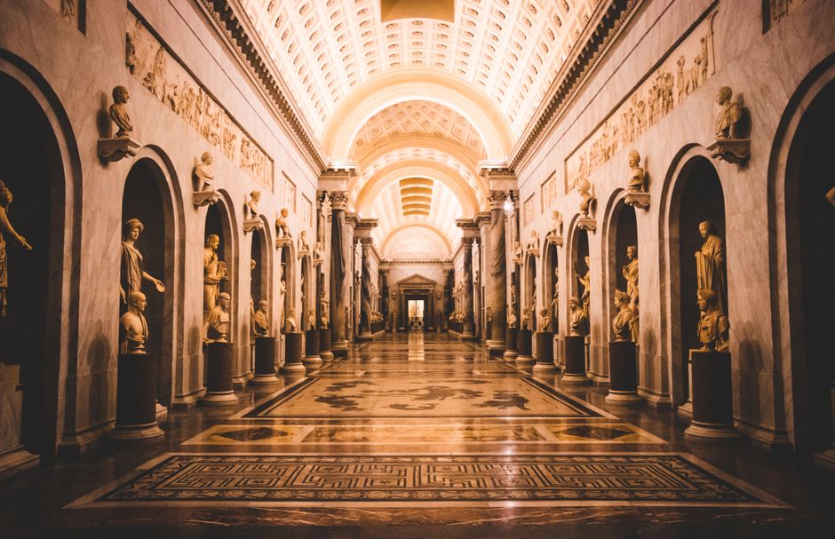 Descoperă istoria papamobilului: expoziție unică la Vatican