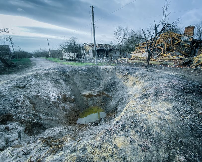 Explozie devastatoare într-o casă din Prahova: un bărbat grav rănit