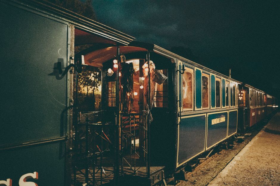 Tramvaiul Cafenea aduce Halloween-ul în Iași cu povești misterioase și decor artistic