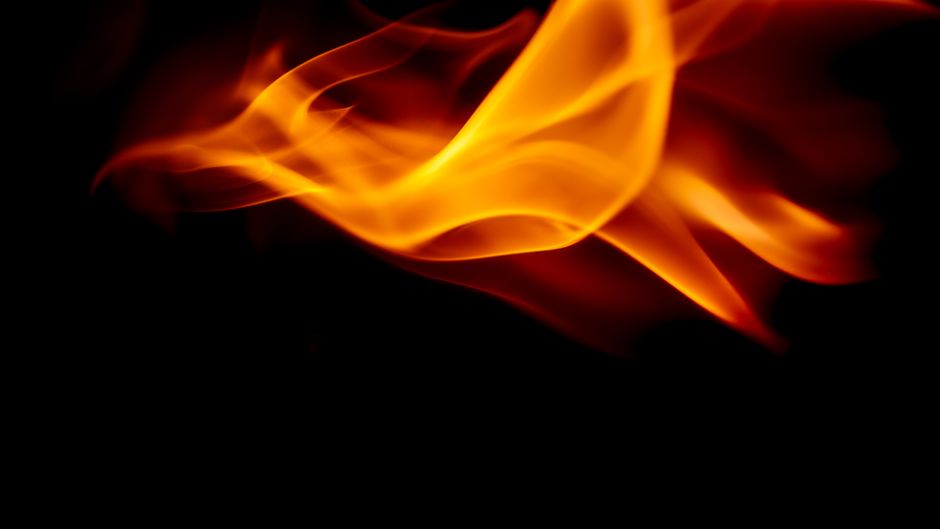 Incendiu devastator la un magazin second-hand din Arad: pompierii intervin prompt