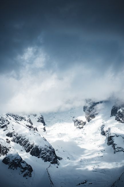 Avertizări meteorologice: ploi și ninsori în cinci județe din România