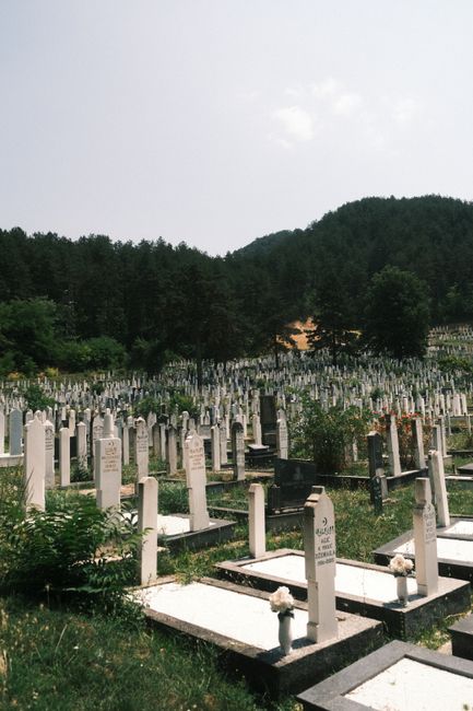 Scandal în Cimitirul Bellu: Patru suspecți judecați pentru înșelăciune