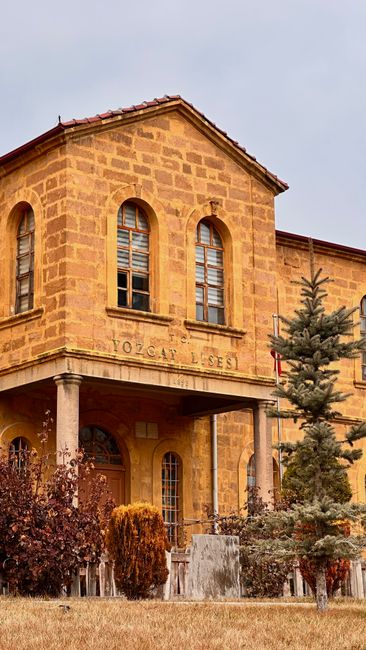 Primăria Oradea va plăti o chirie de 8.100 euro pentru clădirea Liceului „Ady Endre”