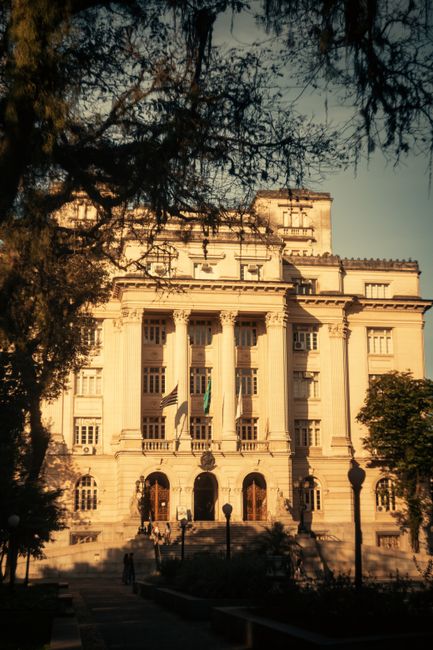 Tensiuni la Primăria Pui: Primarul acuzat de agresiune împotriva secretarului general