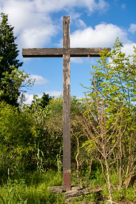 Săliște: Vârstnicii își găsesc liniștea spirituală la noua troiță din parc