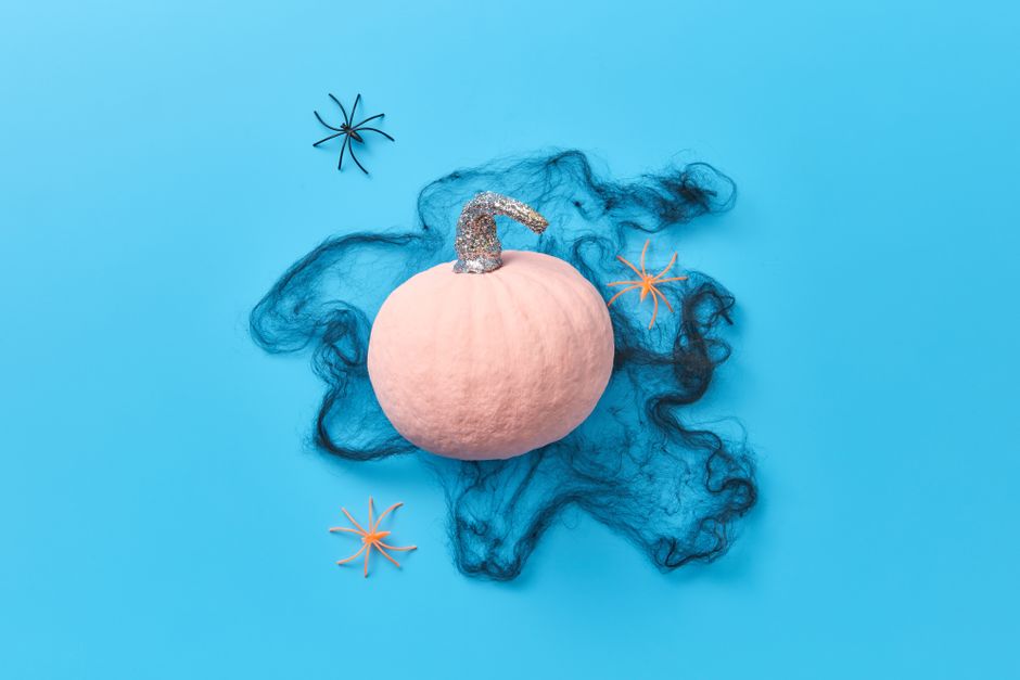 Balul vrăjitoarelor vesele: o alternativă magică la Halloween