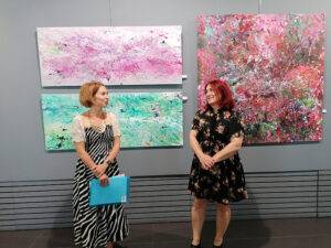 Mimi Cardoș propune o investigație artistică pe tărâmul alchimiei culorilor