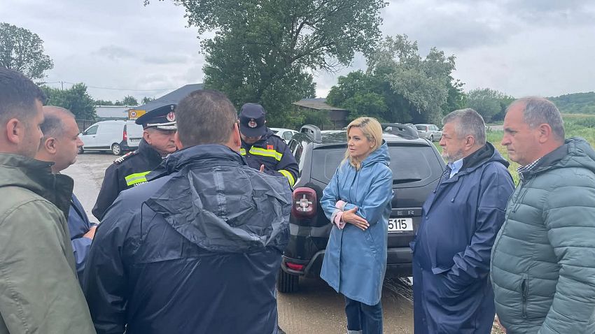 Inundații afectează subsolul spitalului din Vidra, intervenții ale pompierilor în Vrancea
