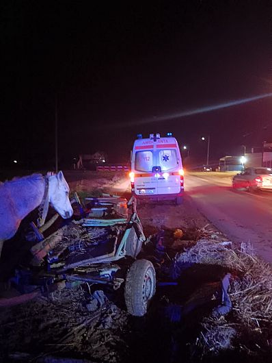 Accident la Vulturu: un autovehicul și o căruță implicate, un bărbat de 64 de ani transportat la UPU