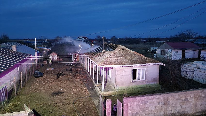 Incendiu de dimineață la Hângulești - Gospodărie salvată de la dezastru