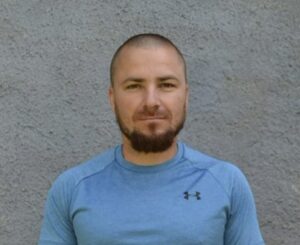 Bărbat căutat pentru omor prin incendiere, alertați poliția dacă îl vedeți!